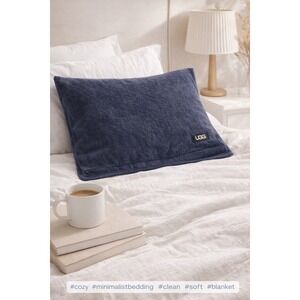 UGG Quilted Pillow Sham Navy Blue Jersey Fleece Standard Size 20x26 Zippered‎